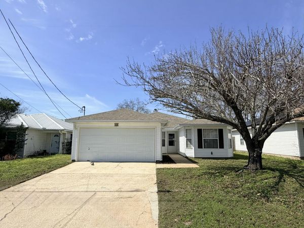 34 Stowe Road, Mary Esther, FL 32569