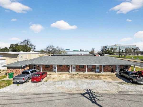 2029 WHITNEY Avenue, Gretna, LA 70056