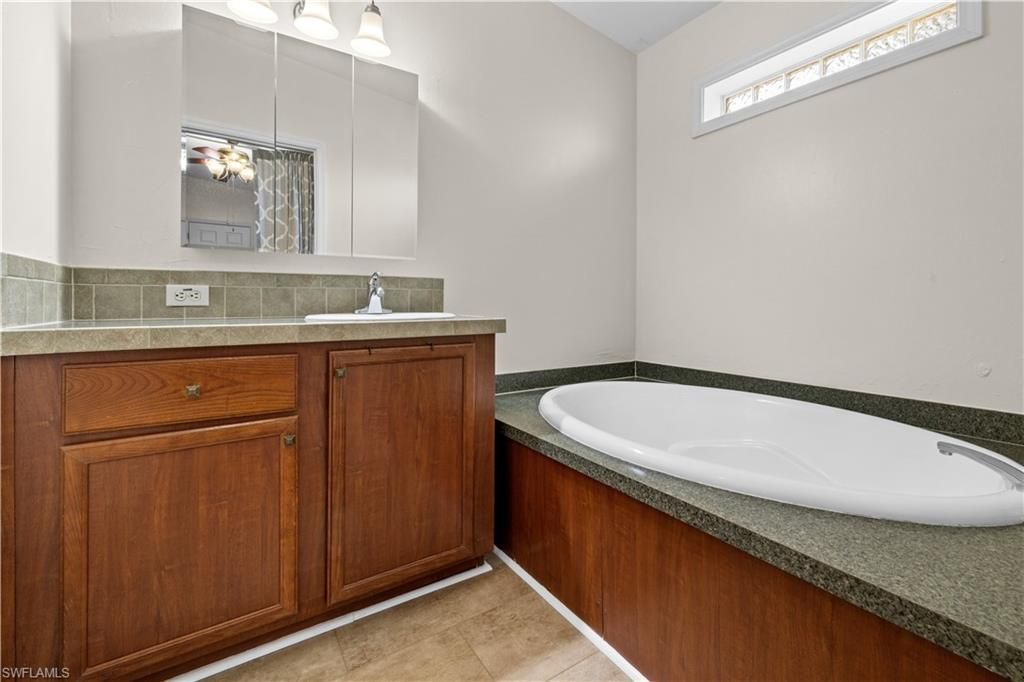 125 NE 11th Pl , Cape Coral, FL 33909 Photo