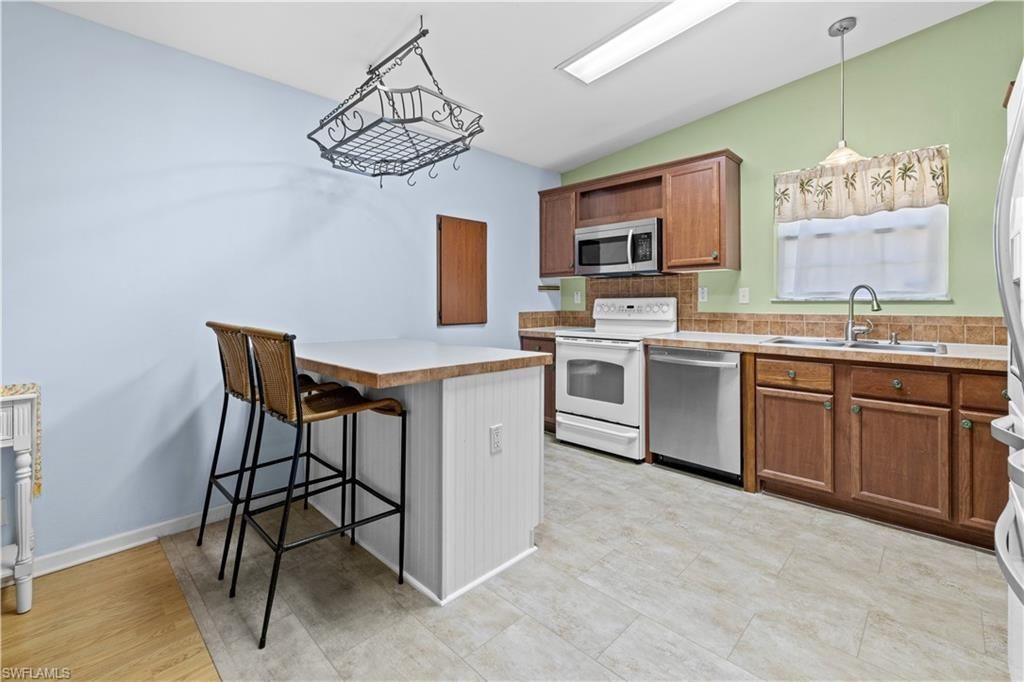 125 NE 11th Pl , Cape Coral, FL 33909 Photo