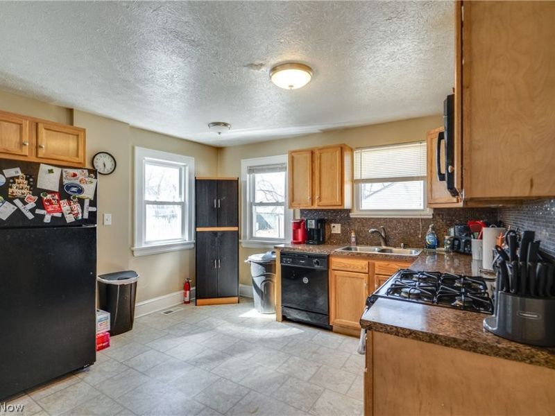 934 Packard Drive, Akron, OH 44320 Photo 16