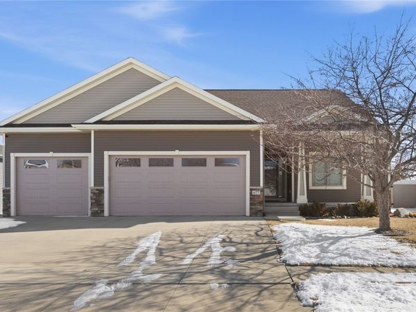677 Raleigh Lane , Marion, IA 52302