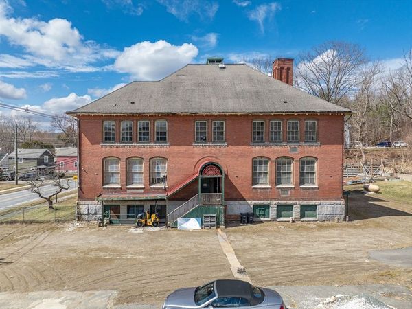 40 Pecks Rd, Pittsfield, MA 01201