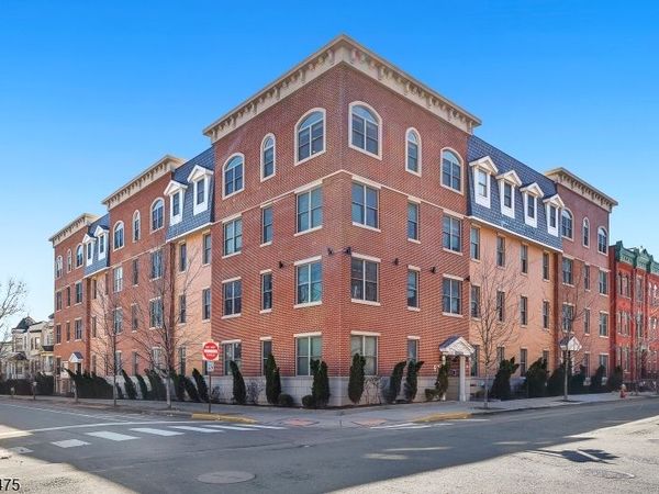 974 Summit Ave, Jersey, NJ 07307