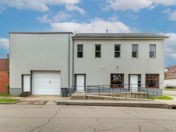 260 E 19th Street, Dubuque, IA 52001