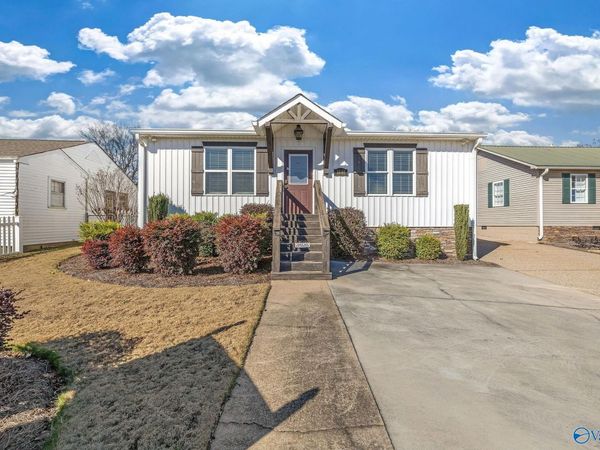 1640A Blount Avenue, Guntersville, AL 35976