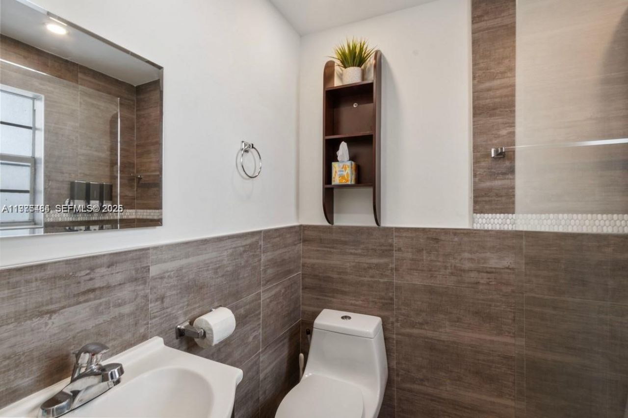 335 Ocean Dr, Unit 122, Miami Beach, FL 33139 Photo