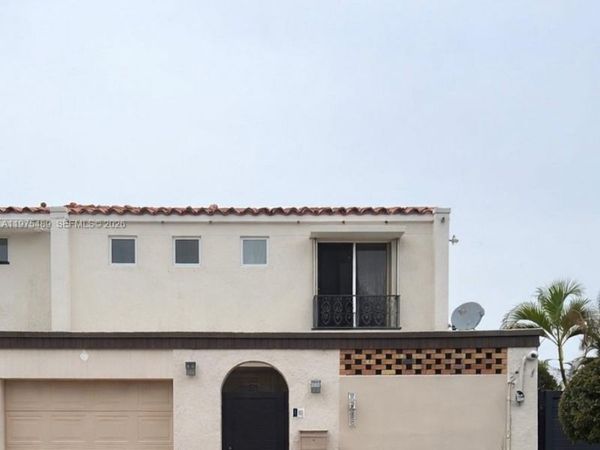 7282 Jacaranda Ln, Miami Lakes, FL 33014