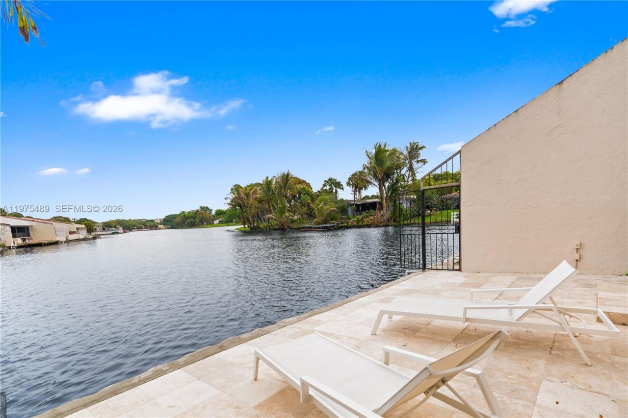 7282 Jacaranda Ln, Miami Lakes, FL 33014 Photo