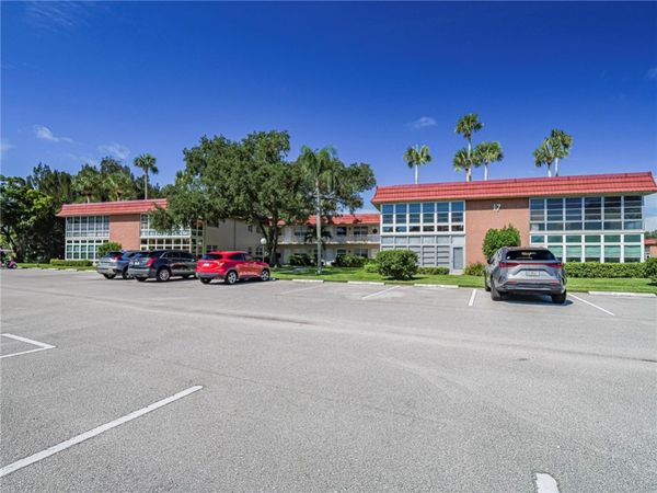 17 Vista Palm Lane, Unit 201, Vero Beach, FL 32962