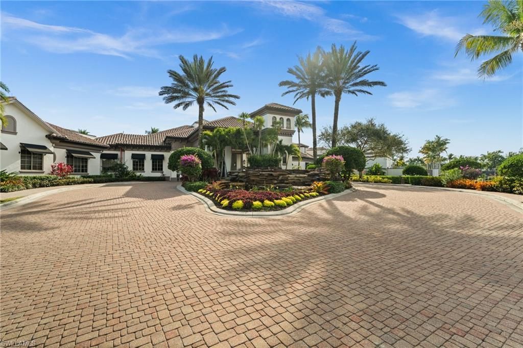 8069 Players Cove Dr, Unit 202, Naples, FL 34113 Photo