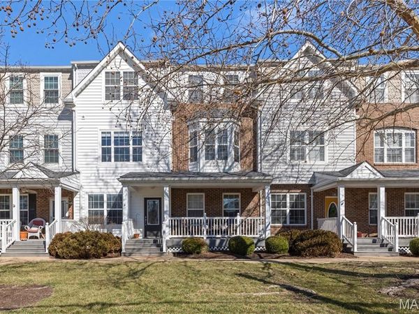 231 W Monroe Avenue, Unit 205, Kirkwood, MO 63122