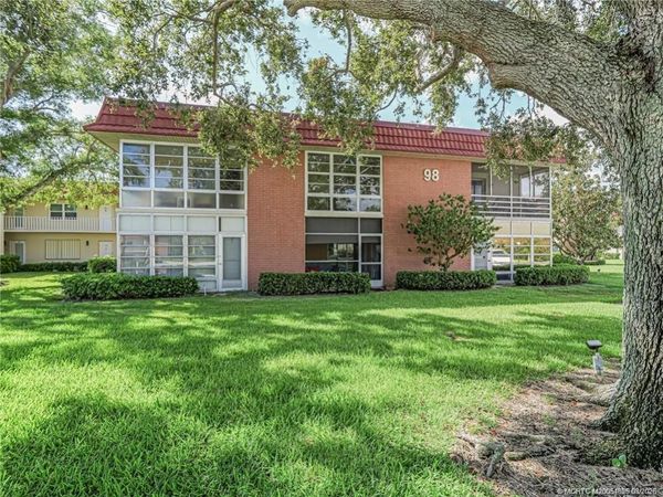 98 Spring Lake Drive, Unit 205, Vero Beach, FL 32962