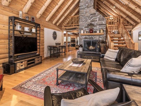 34 Simond Hill Rd, Hubbardston, MA 01452