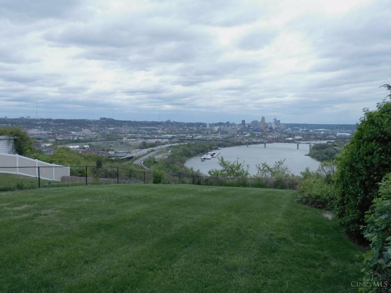 400 Grand Avenue, Cincinnati, OH 45205 Photo 32