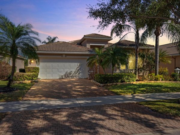 2082 Grey Falcon Circle SW, Vero Beach, FL 32962