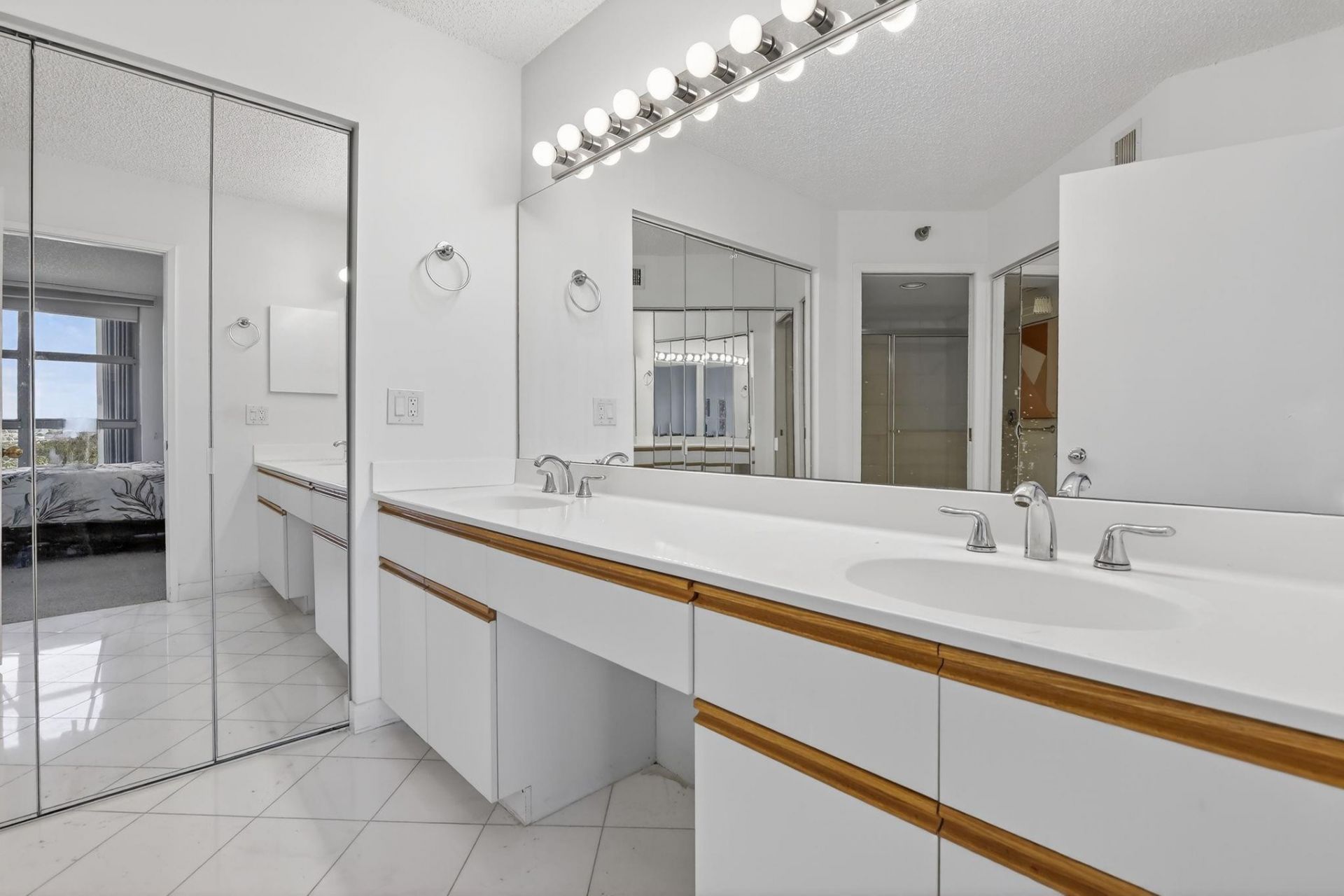 3400 NE 192nd Street, Unit 1008, Miami, FL 33180 Photo