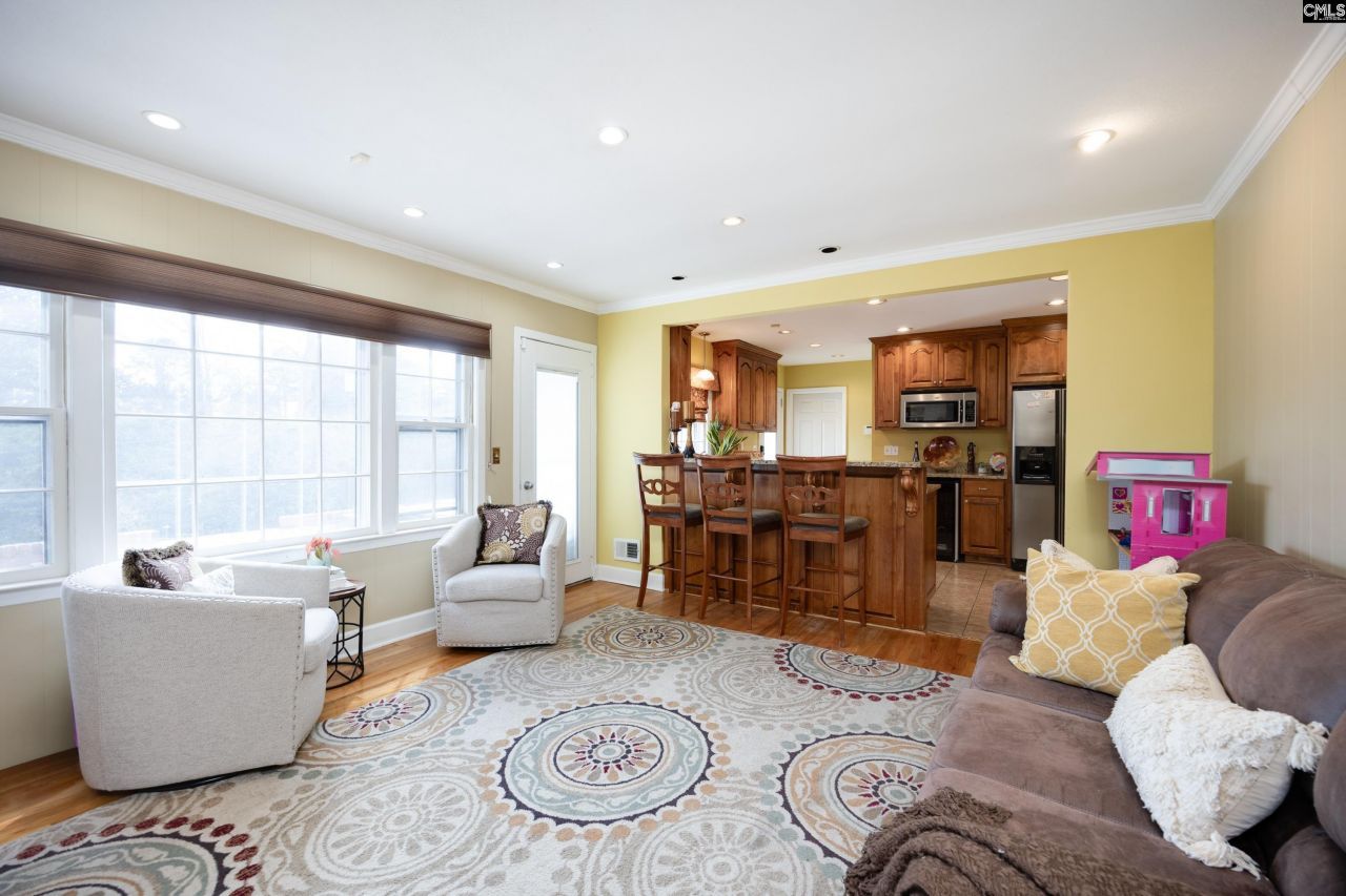 708 Fairway Lane  Photo 10