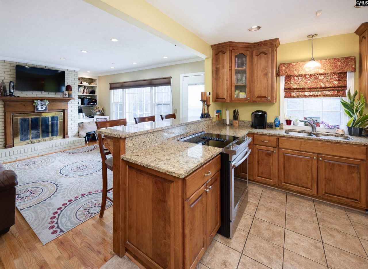 708 Fairway Lane  Photo 11