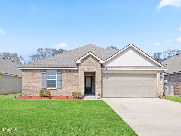 101 Batesburg Way , Youngsville, LA 70592