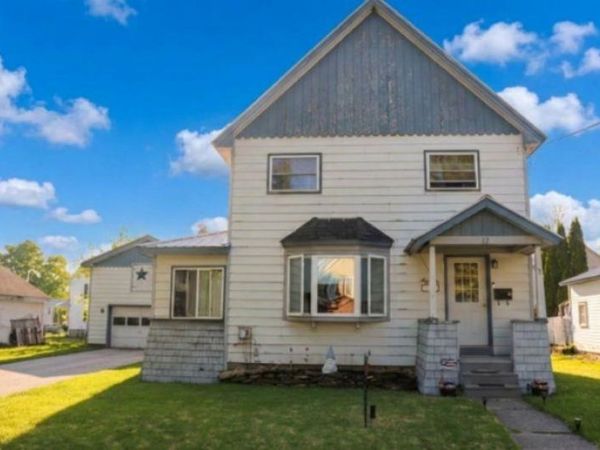12 Hamilton Place, Richford, VT 05476