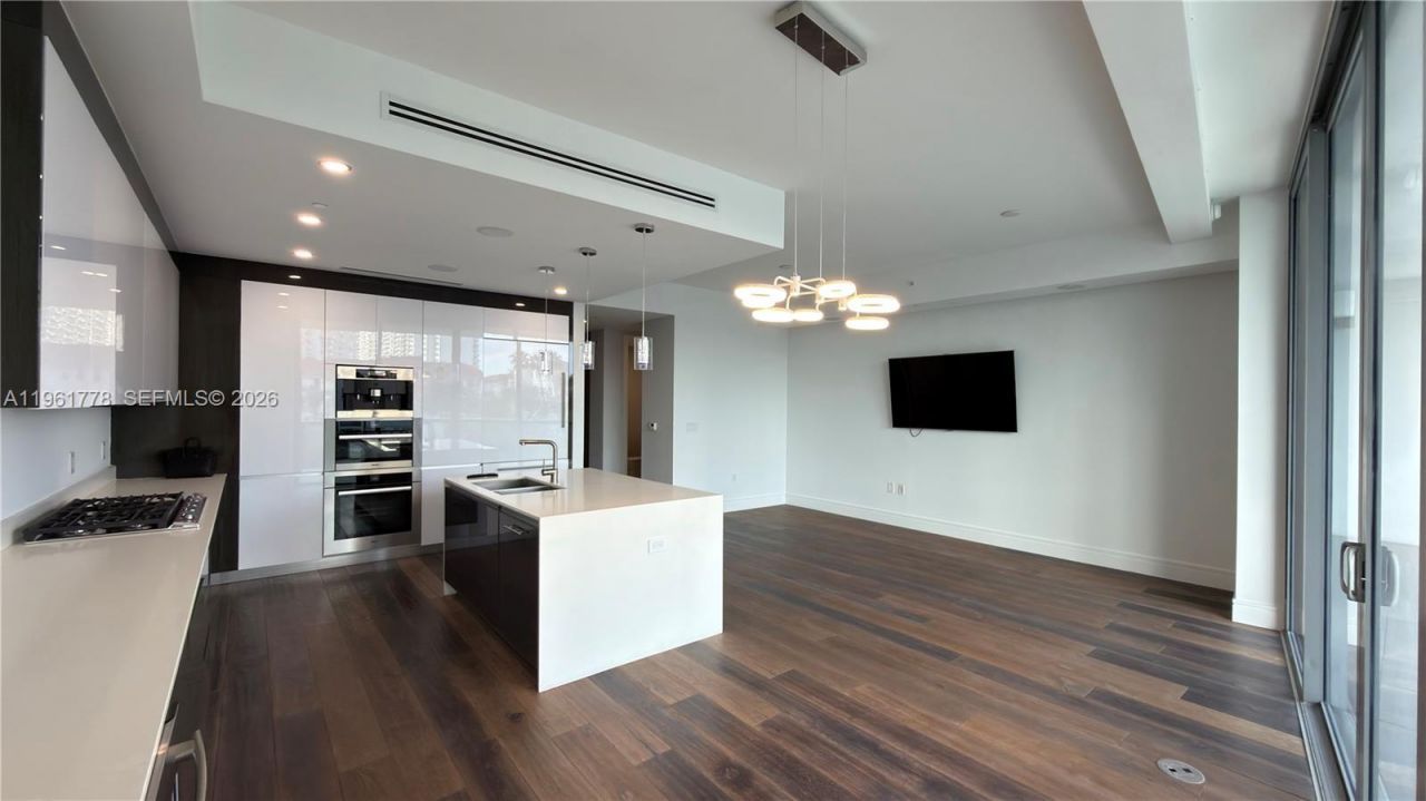 3250 NE 188th St , Unit 204, Aventura, FL 33180 Photo