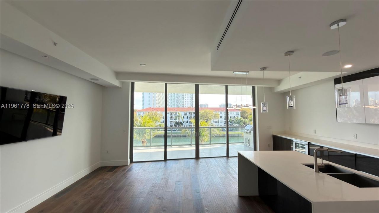 3250 NE 188th St , Unit 204, Aventura, FL 33180 Photo