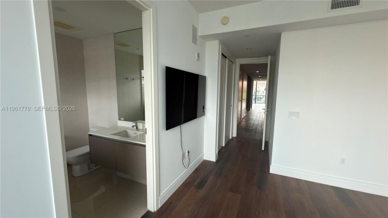 3250 NE 188th St , Unit 204, Aventura, FL 33180 Photo