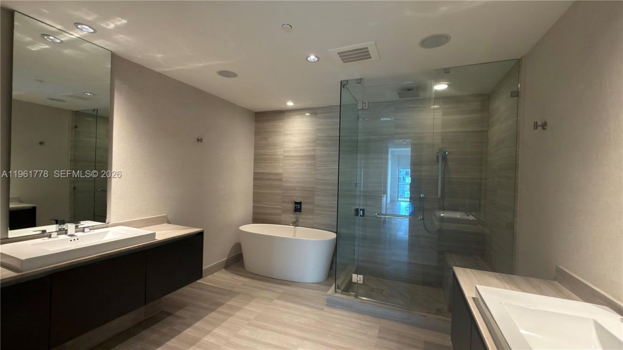 3250 NE 188th St , Unit 204, Aventura, FL 33180 Photo