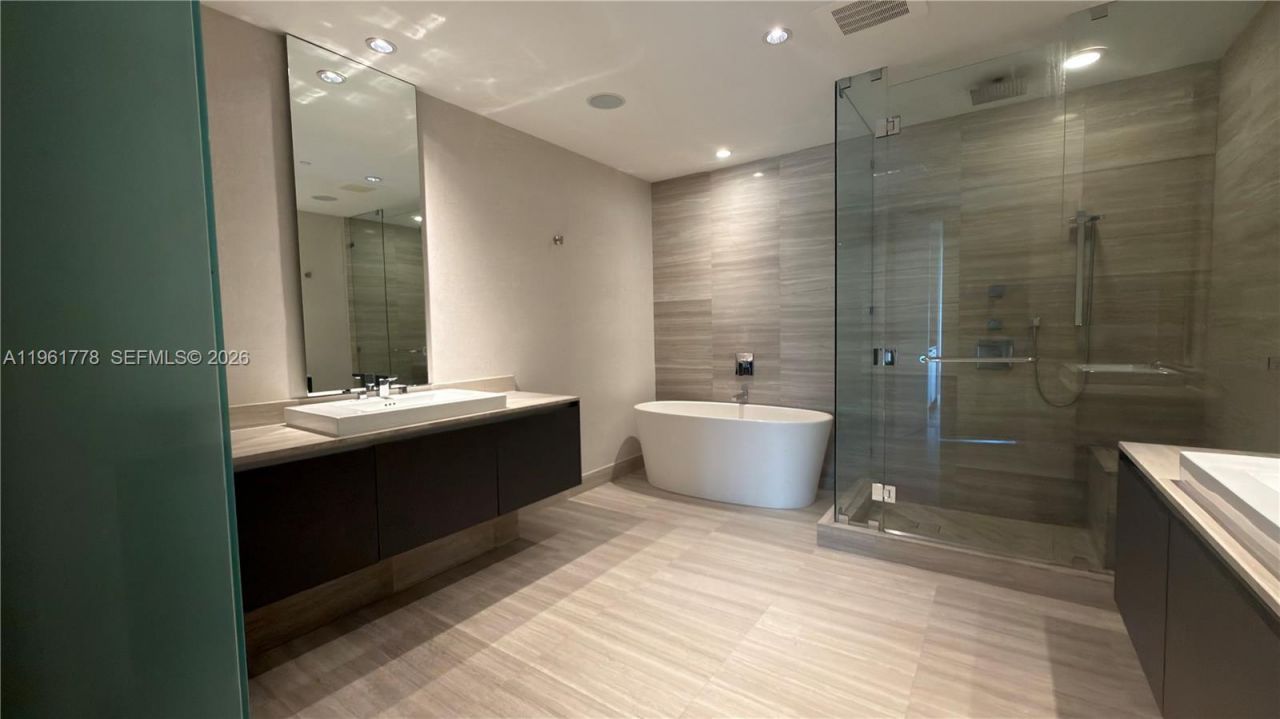 3250 NE 188th St , Unit 204, Aventura, FL 33180 Photo