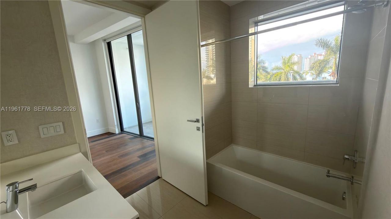 3250 NE 188th St , Unit 204, Aventura, FL 33180 Photo