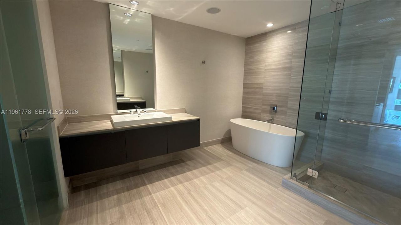 3250 NE 188th St , Unit 204, Aventura, FL 33180 Photo