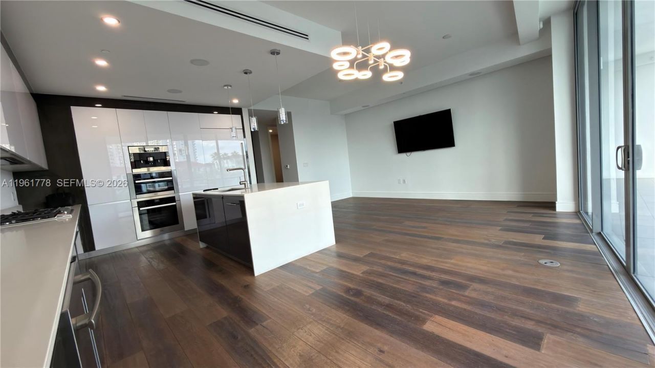 3250 NE 188th St , Unit 204, Aventura, FL 33180 Photo