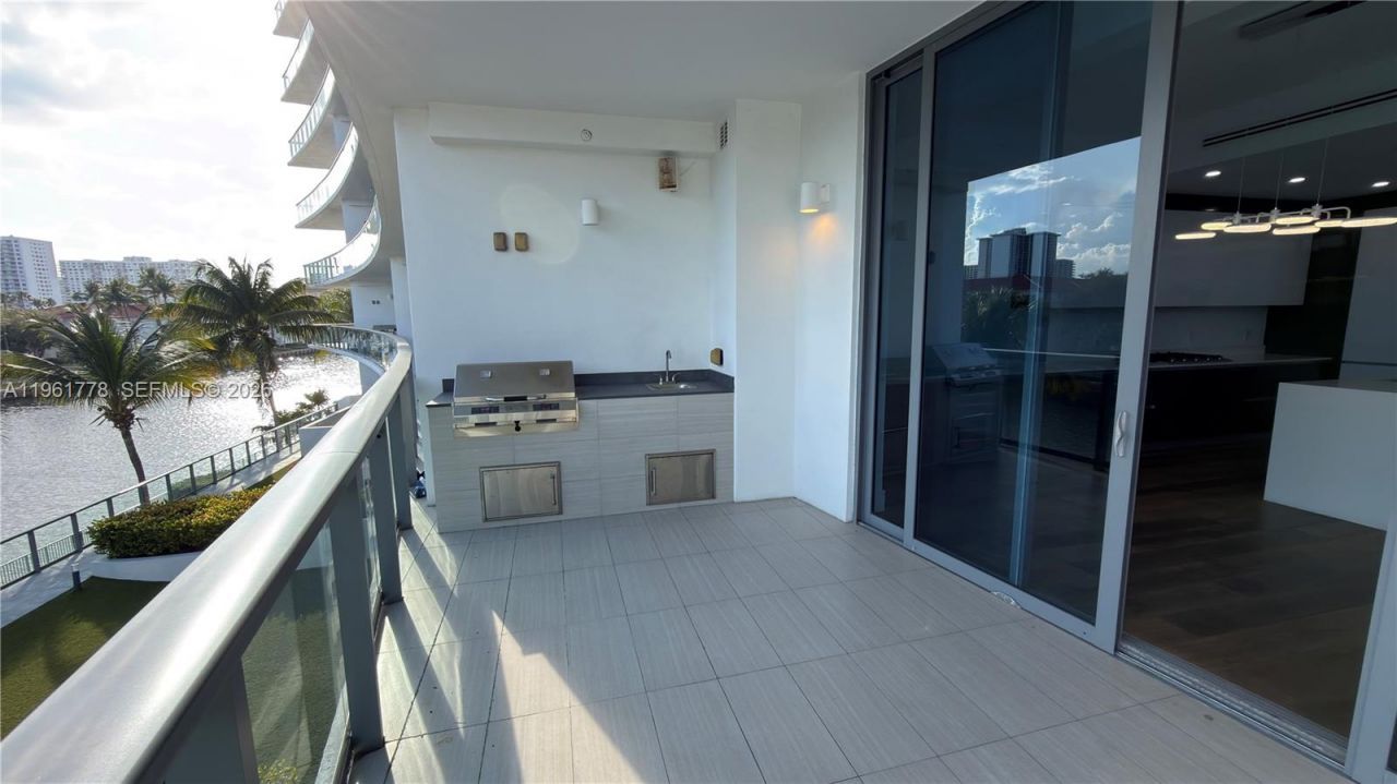 3250 NE 188th St , Unit 204, Aventura, FL 33180 Photo