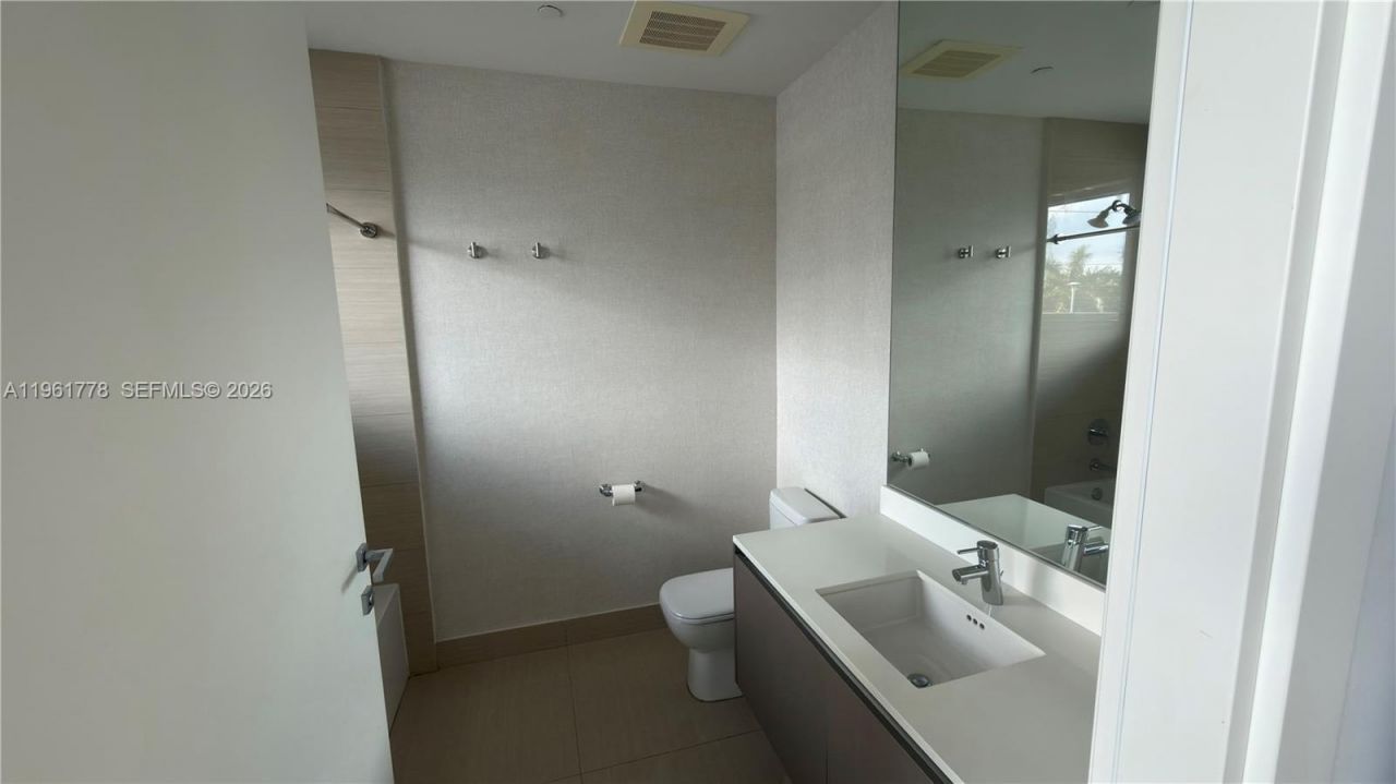 3250 NE 188th St , Unit 204, Aventura, FL 33180 Photo