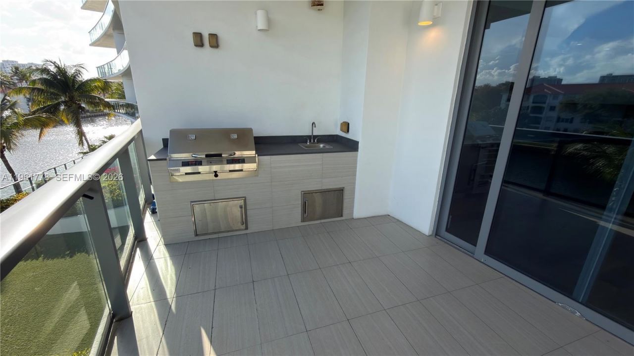 3250 NE 188th St , Unit 204, Aventura, FL 33180 Photo