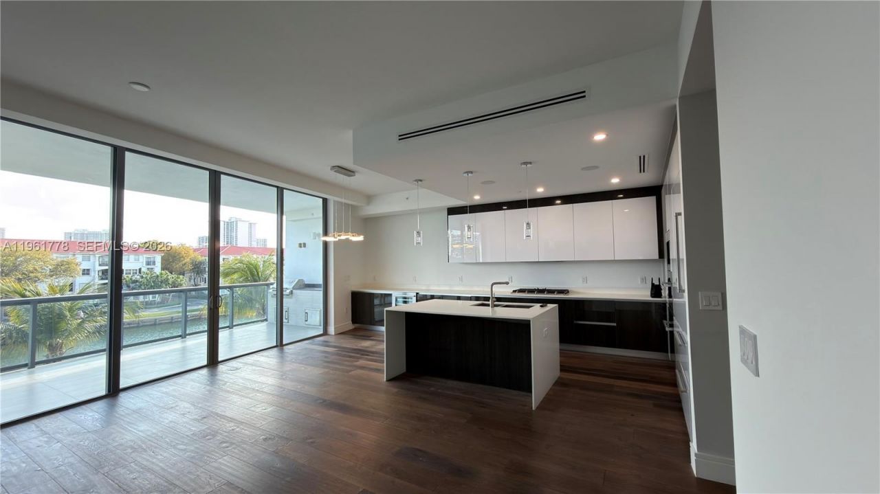 3250 NE 188th St , Unit 204, Aventura, FL 33180 Photo