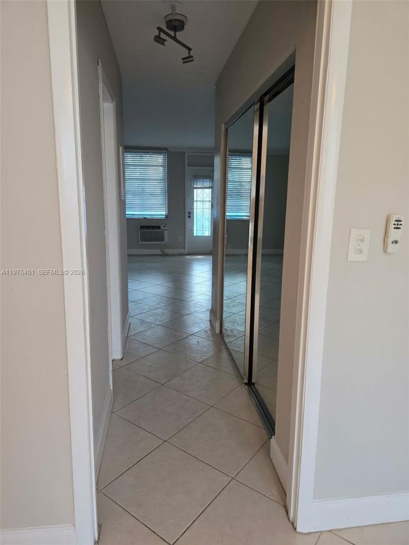 441 Collins Ave , Unit 19, Miami Beach, FL 33139 Photo
