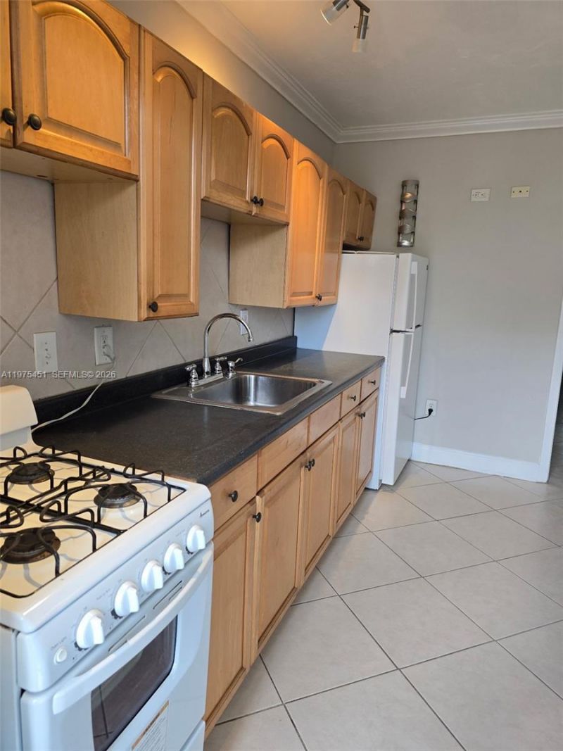 441 Collins Ave , Unit 19, Miami Beach, FL 33139 Photo