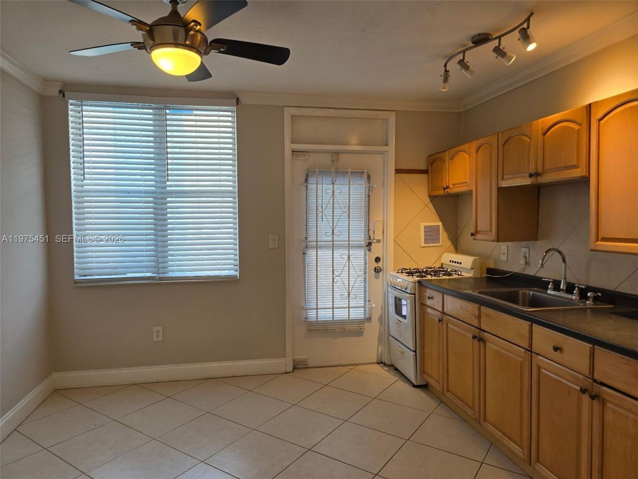 441 Collins Ave , Unit 19, Miami Beach, FL 33139 Photo