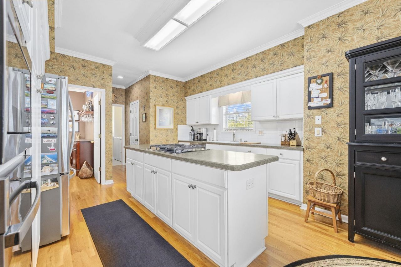 4616 Eyerly St. Photo 8