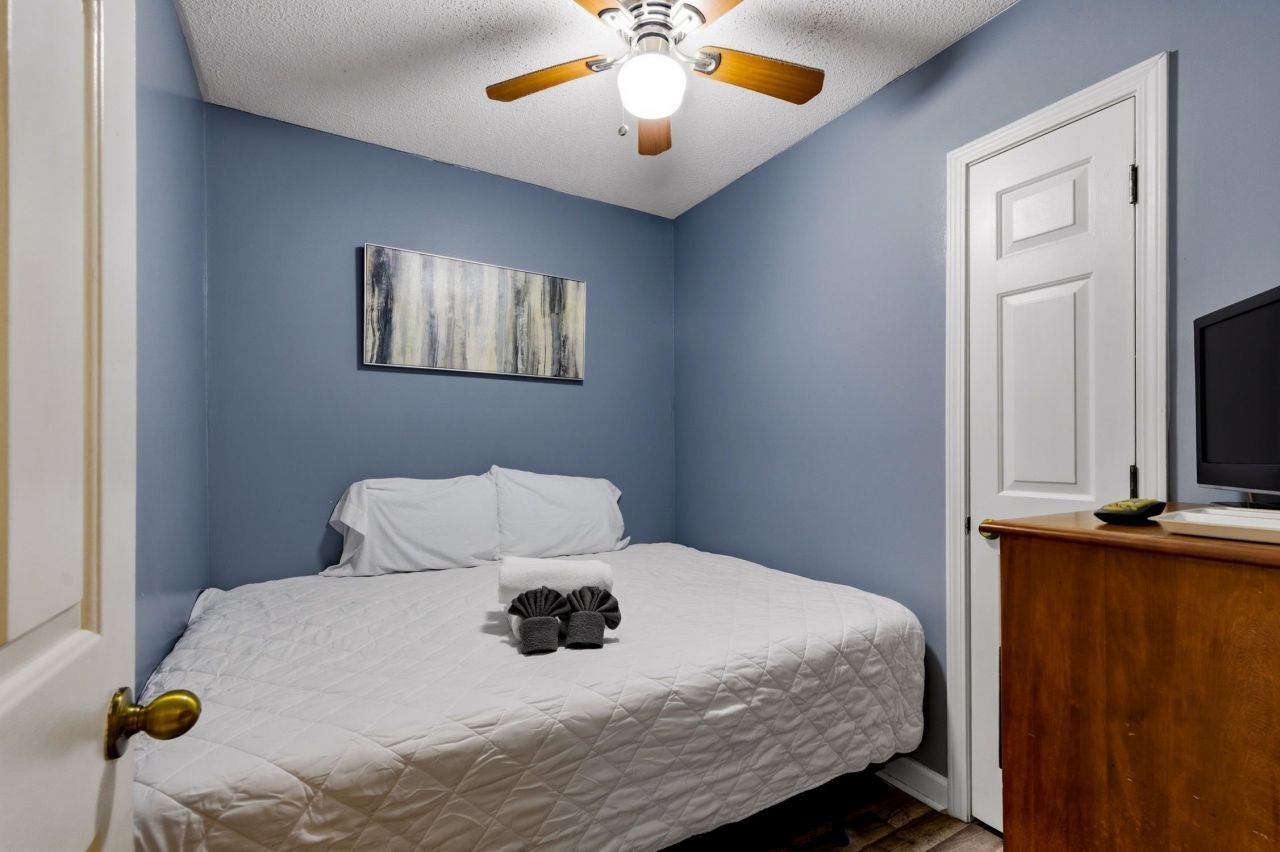 215 Atlantic Ave.  Photo 10