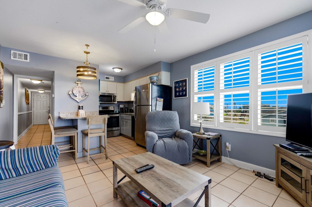 215 Atlantic Ave.  Photo 7