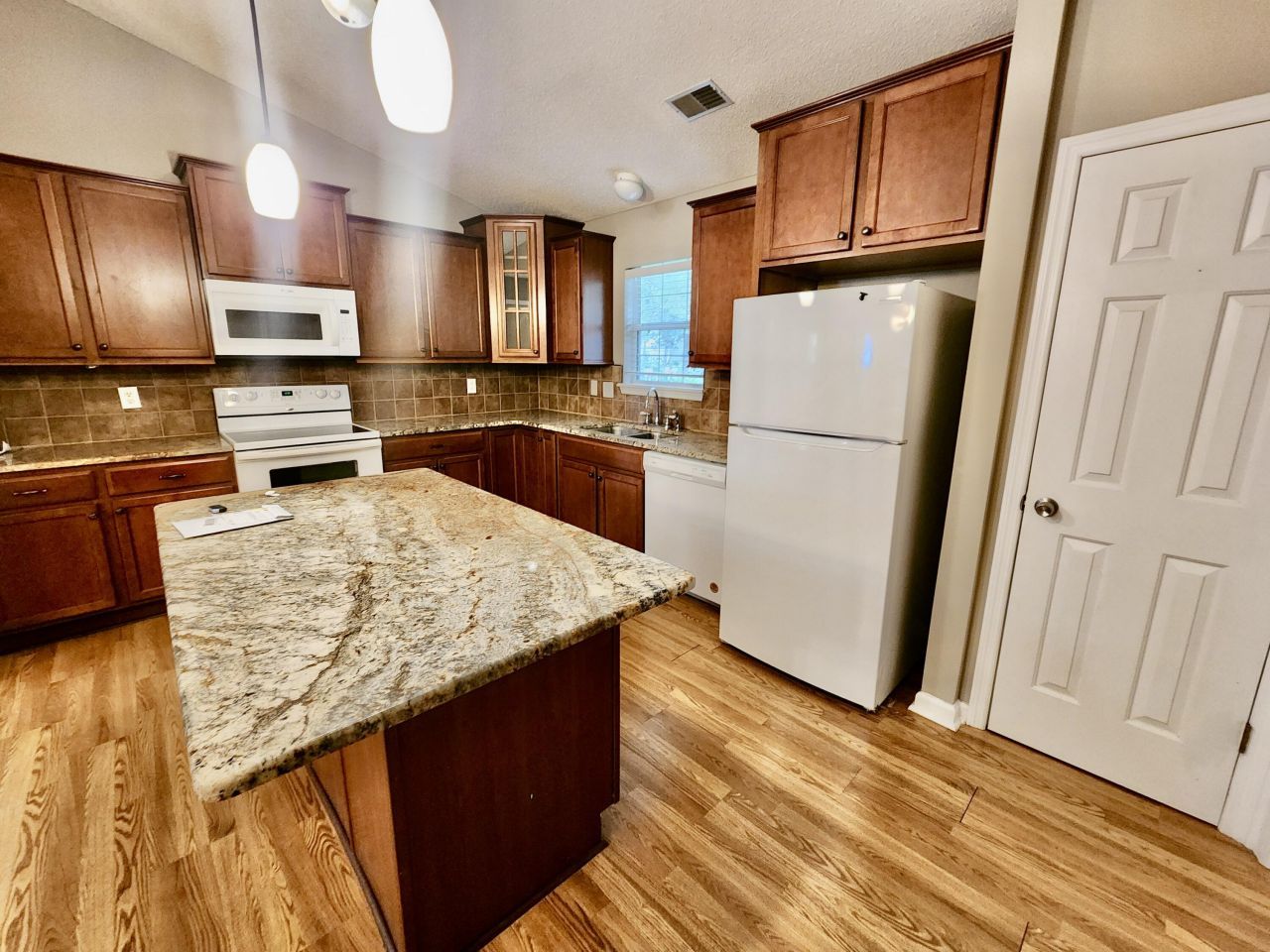 1914 Cedar Petal Lane Photo 5