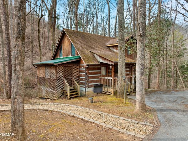 658 Red Bud Lane, Gatlinburg, TN 37738