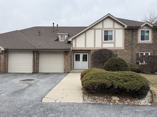 15726 Orlan Brook Drive, Unit 195, Orland Park, IL 60462