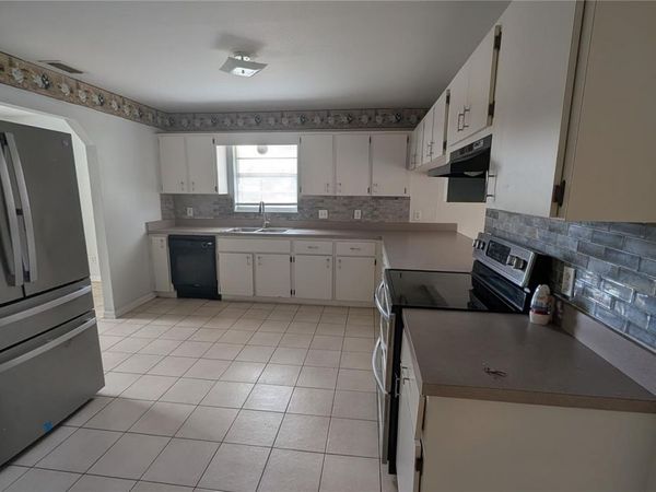 2423 S SOUTH AVENUE , LEESBURG, FL 34748