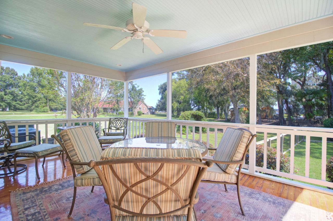 935 River Road Photo 22