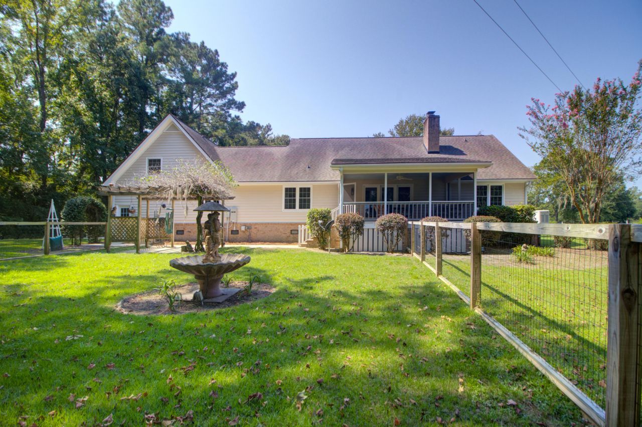 935 River Road Photo 25