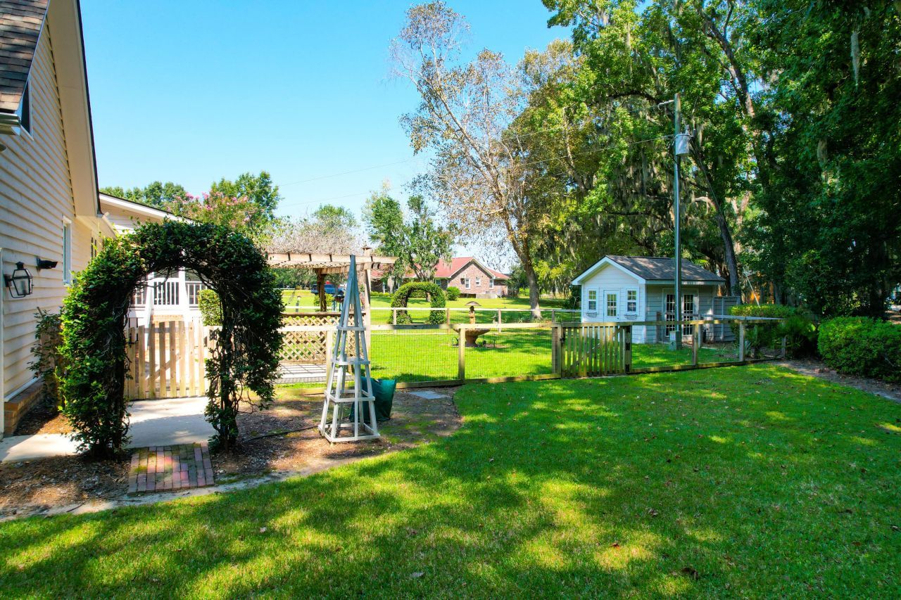 935 River Road Photo 27